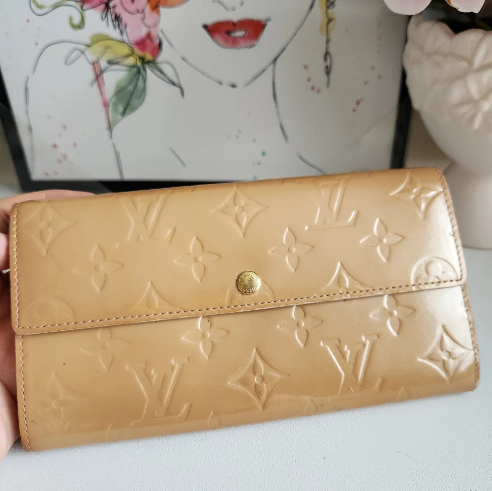 Louis Vuitton Tan Wallet- need one with the wristlet so used 1x 🙌includes LV bag - Picture 2 of 14